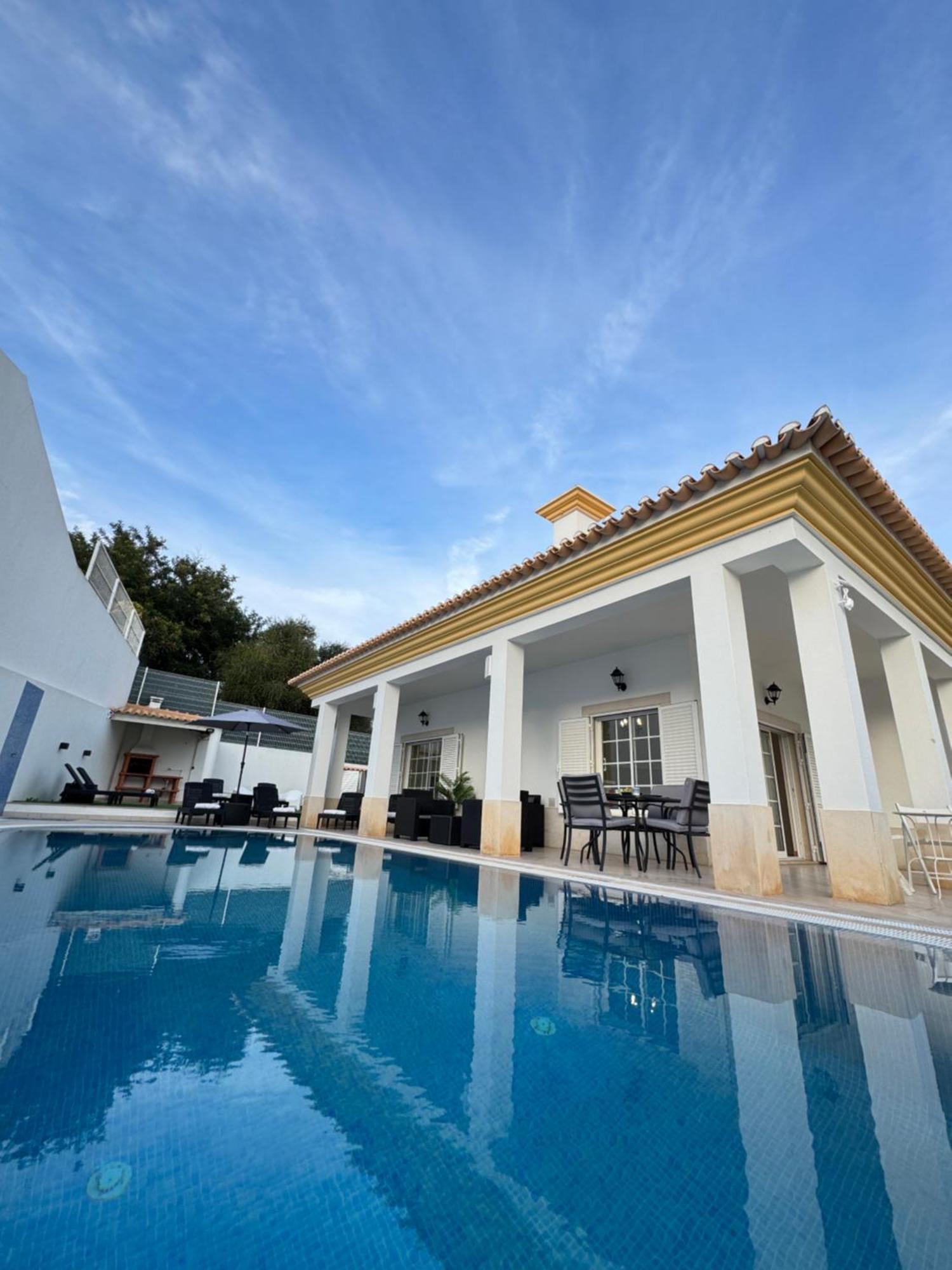 Villa Bonita Guesthouse Albufeira Old Town Exteriör bild