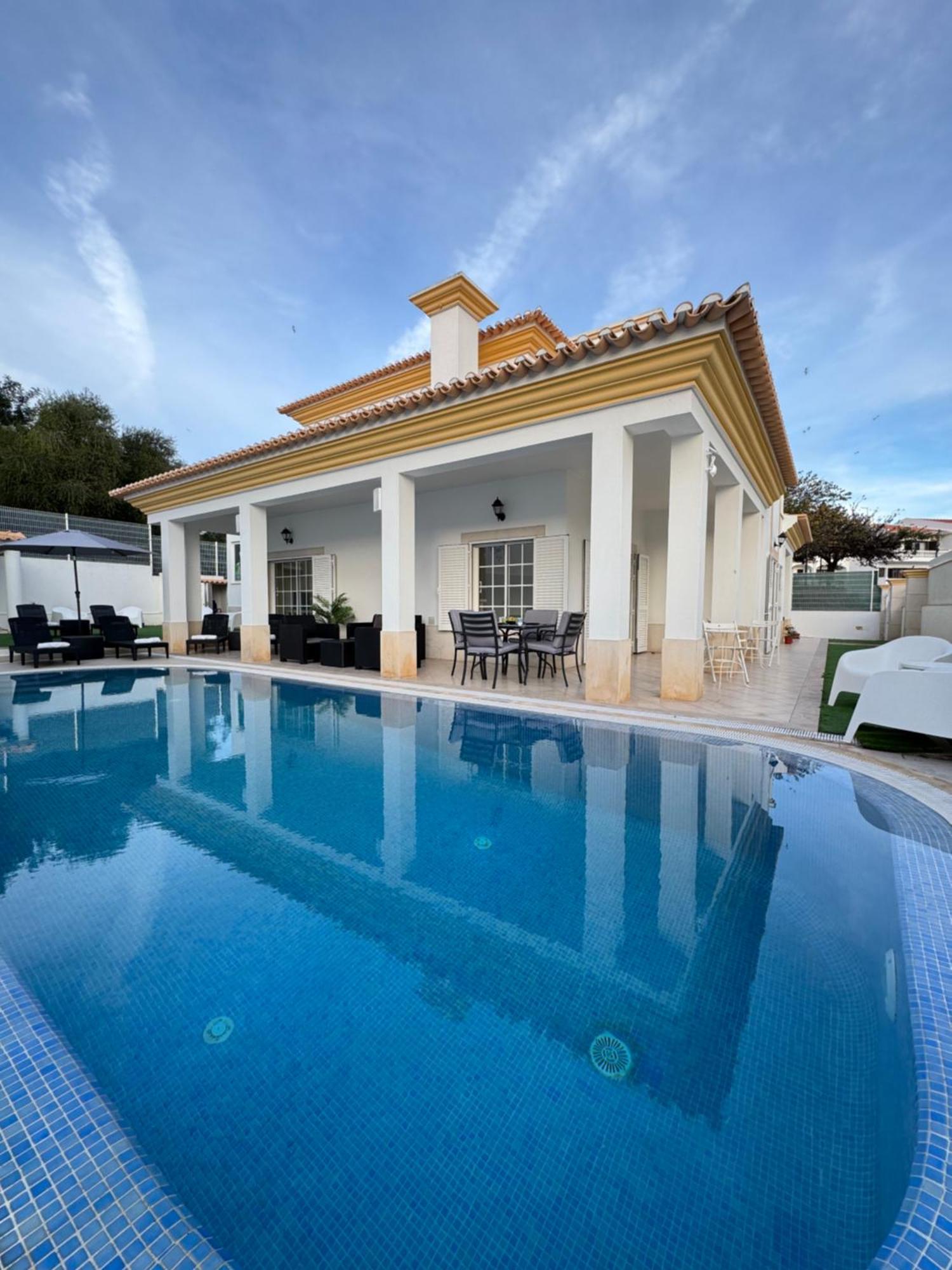 Villa Bonita Guesthouse Albufeira Old Town Exteriör bild